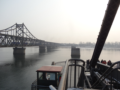 An der nordkoreanischen Grenze: Yalu-Brücke im Süden von Dandong.